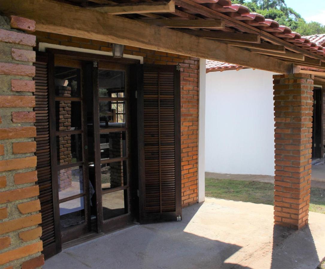 Chales Cachoeira Cafundo Bueno Brandão Buitenkant foto